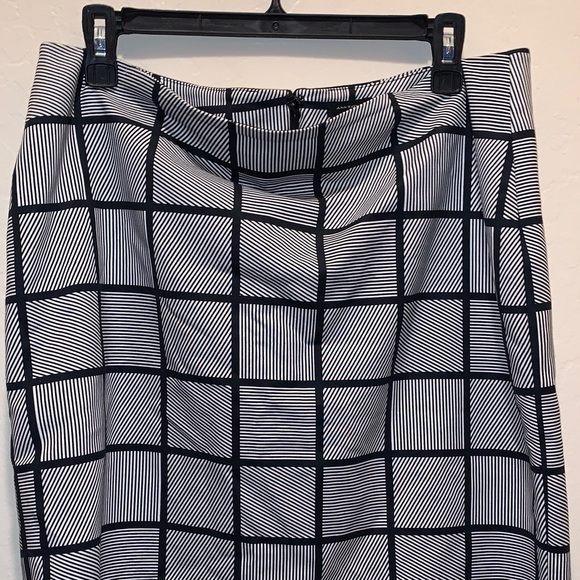 Ann Taylor Monochrome Checkered Pencil Skirt - Picture 3 of 10